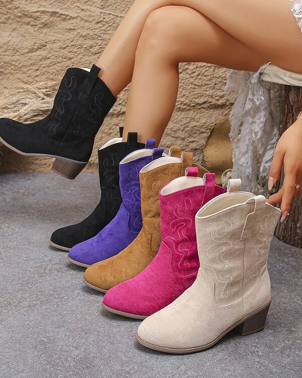 2025 New Retro Pointed Toe Western Cowboy Style Plus Size Embroidered Women's Ankle Boots