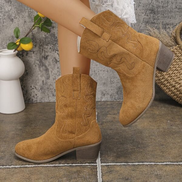 2025 New Retro Pointed Toe Western Cowboy Style Plus Size Embroidered Women's Ankle Boots